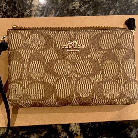 Coach Wallet - Picture 1 of 10